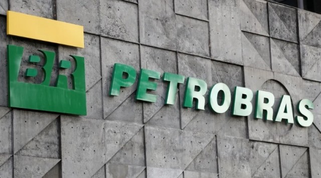 Desafio duplo da Petrobras: alta do petróleo não reflete em ações enquanto política de preços balança