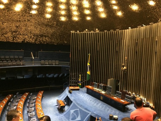 Senado aprova PEC 66 e acende alerta sobre risco de calote em precatórios