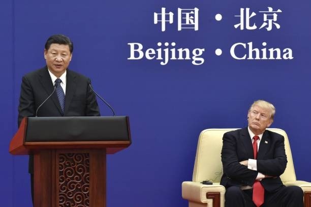Trump ameaça impor tarifa de 155% sobre produtos chineses e reacende tensão comercial entre EUA e China