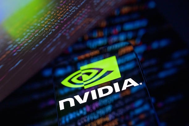 Instabilidade nas ações de tecnologia pressiona mercado antes de balanço da Nvidia
