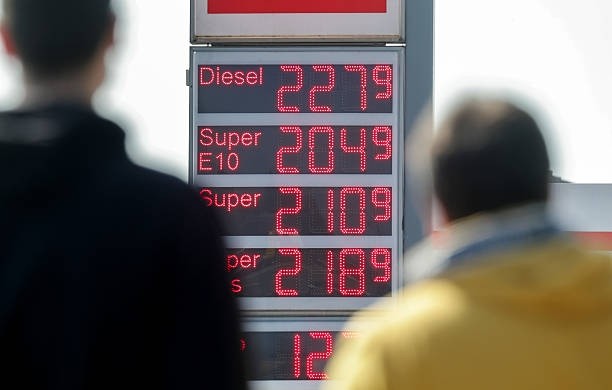 Wall Street dispara com alívio geopolítico e queda do petróleo