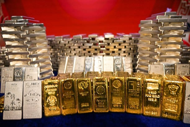 O ouro atinge a maior cotação em quase três semanas após trégua entre EUA e Irã