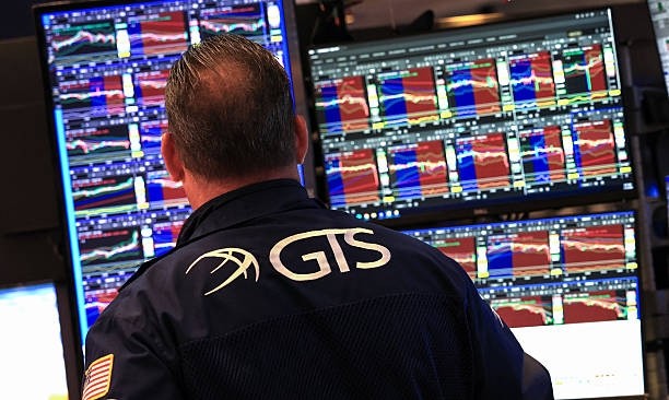 Wall Street sobe antes dos resultados da Nvidia e ações de chips lideram ganhos