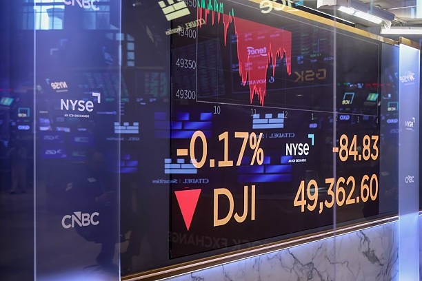 Wall Street avança e Dow renova recorde com foco nas negociações entre EUA e Irã