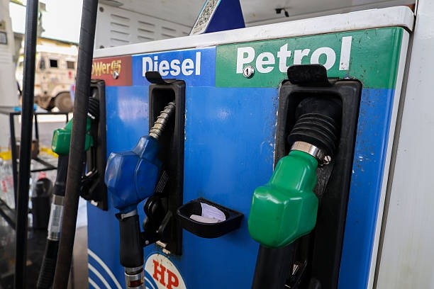 Ações avançam e petróleo recua com expectativa de acordo entre EUA e Irã