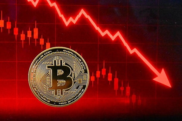 Bitcoin testa suporte crítico e pode ampliar queda