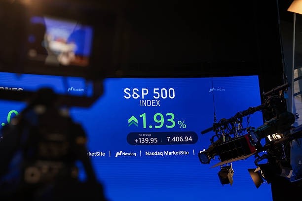 S&P 500 e Nasdaq recuam apesar de balanços fortes da Micron; gigantes da tecnologia pressionam mercado