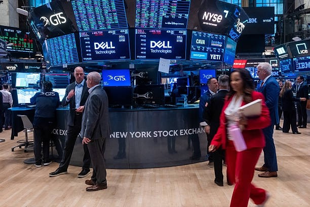 Wall Street cai após Trump endurecer discurso contra o Irã e elevar tensão nos mercados