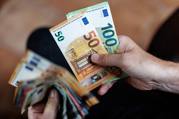 BCE vê inflação acima da meta e reforça expectativa de novos aumentos de juros na zona do euro